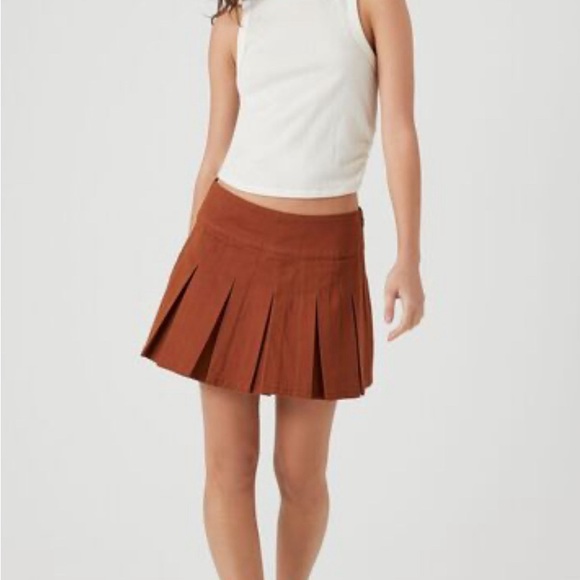 Khaki Pleated Twill Mini Skirt - Picture 2 of 8